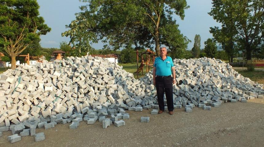 Kınık K&ouml;y&uuml; kaldırım taşlarına kavuştu