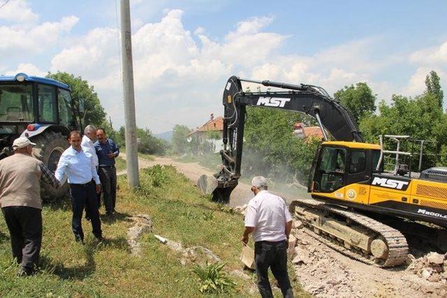 Şehitlik yolu genişletme çalışmaları başladı