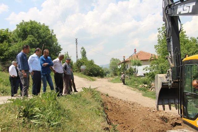 Şehitlik yolu genişletme çalışmaları başladı