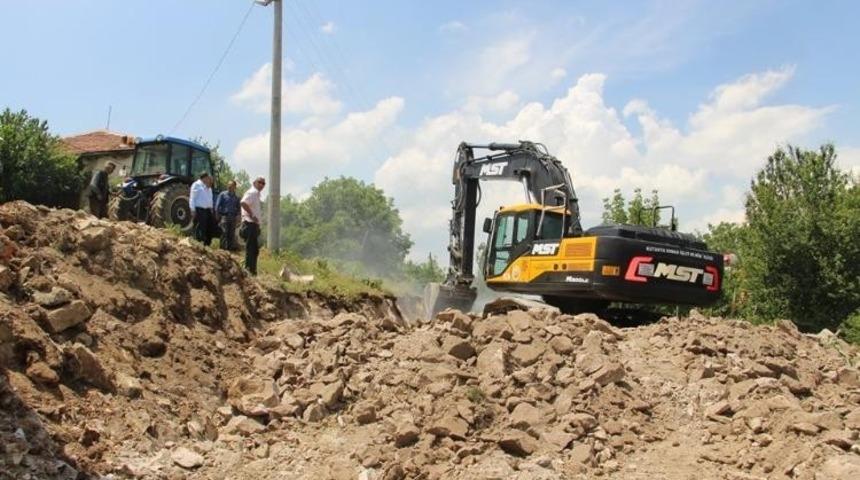 Şehitlik yolu genişletme &ccedil;alışmaları başladı