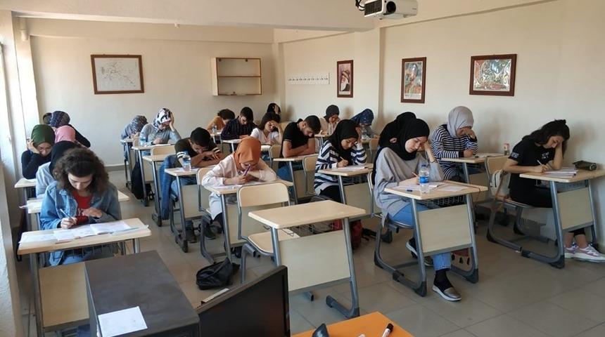 Emet&rsquo;te 80 gen&ccedil; &uuml;niversiteye hazırlık kampında