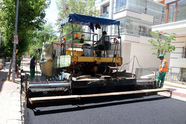 Çankaya’da asfalt çalışmaları tüm hızıyla sürüyor