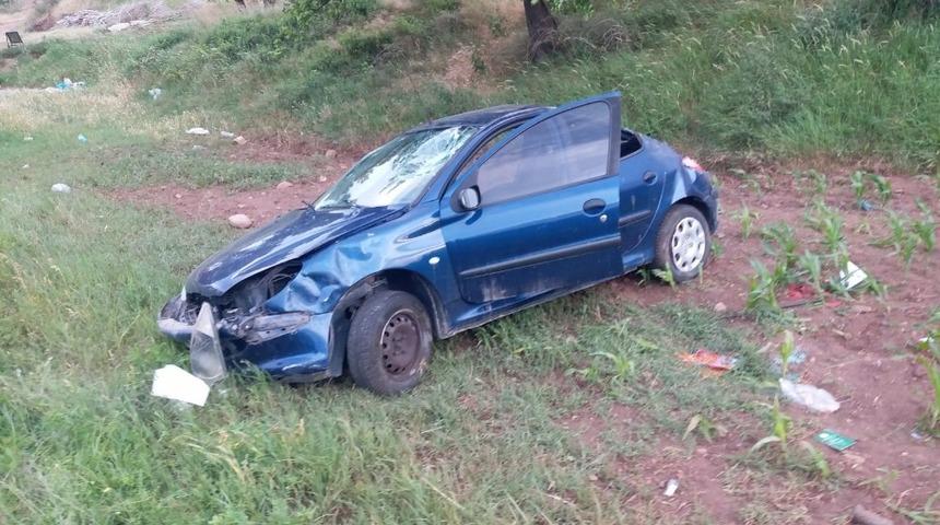 Otomobil şarampole u&ccedil;tu: 3 yaralı