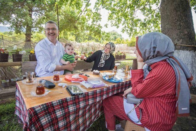 Başkan Özkan, ailesiyle birlikte longozun tadını çıkardı