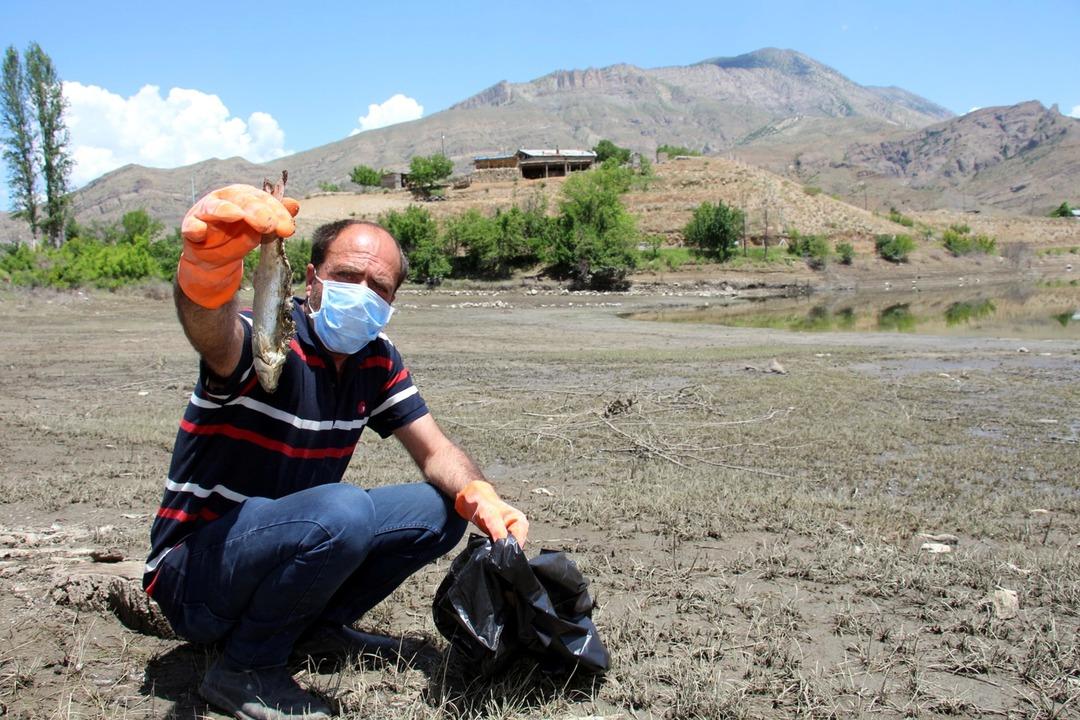 Tek tek topladılar! Erzurum'da korkutan g&ouml;r&uuml;nt&uuml;