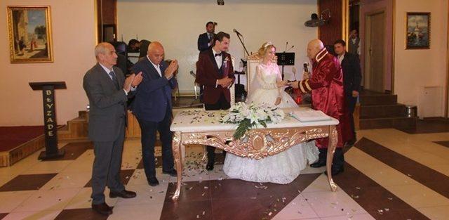 Başkan Pekmezci, Ali ve Hanife çiftinin nikahını kıydı