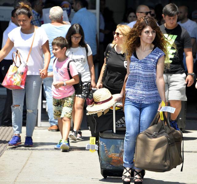 Bayram tatilinde Antalya'ya 2 milyon ziyaretçi