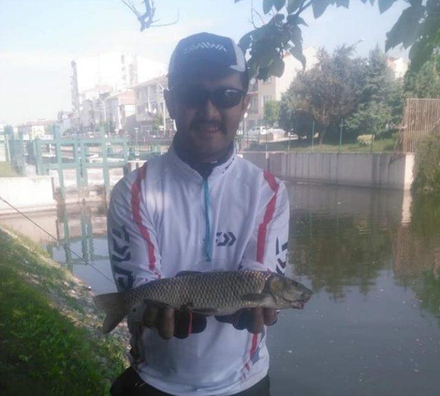 Tavşanlılı olta balıkçısı birinci oldu 2