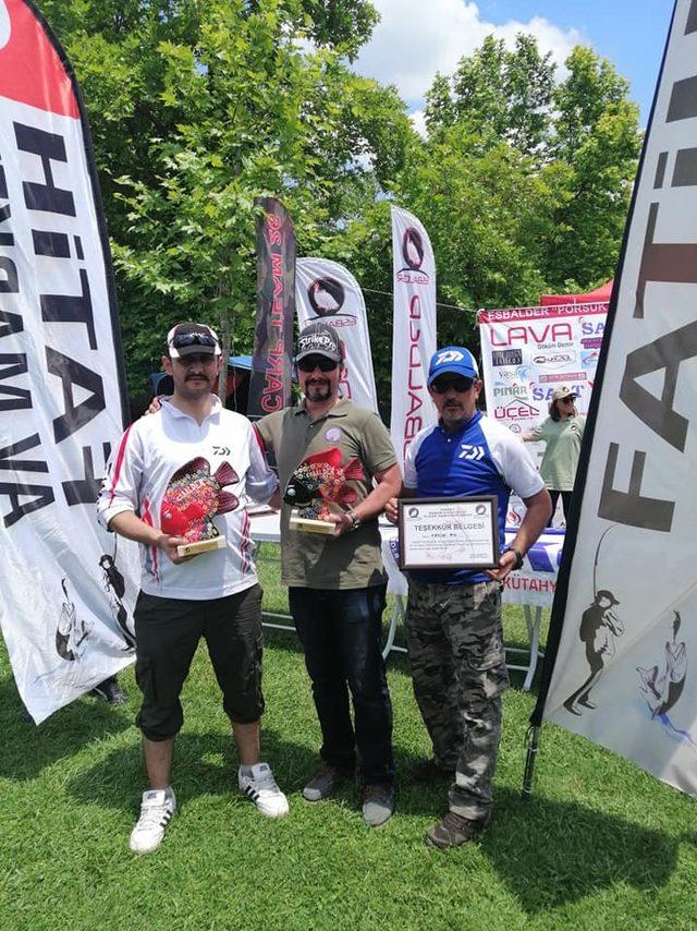 Tavşanlılı olta balıkçısı birinci oldu 3