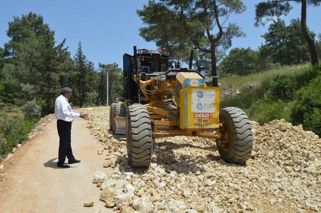 Büyükşehir’in Serik’te yol çalışmaları sürüyor