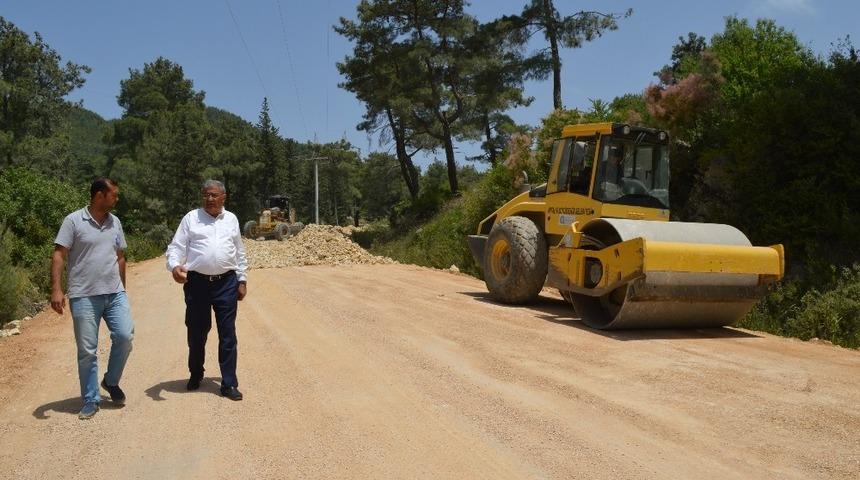 B&uuml;y&uuml;kşehir&rsquo;in Serik&rsquo;te yol &ccedil;alışmaları s&uuml;r&uuml;yor