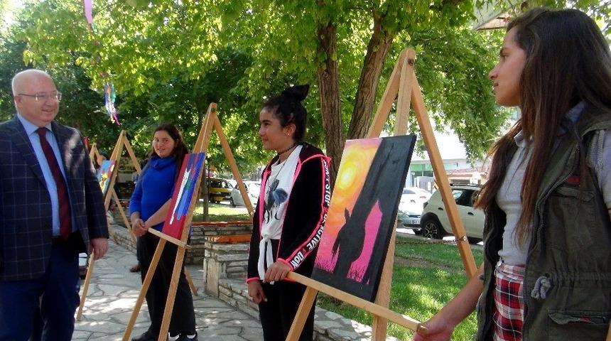 Tuval &uuml;zerine Akrilik boya sergisi