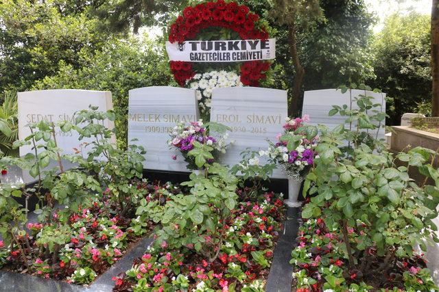  Erol Simavi mezarı başında anıldı
