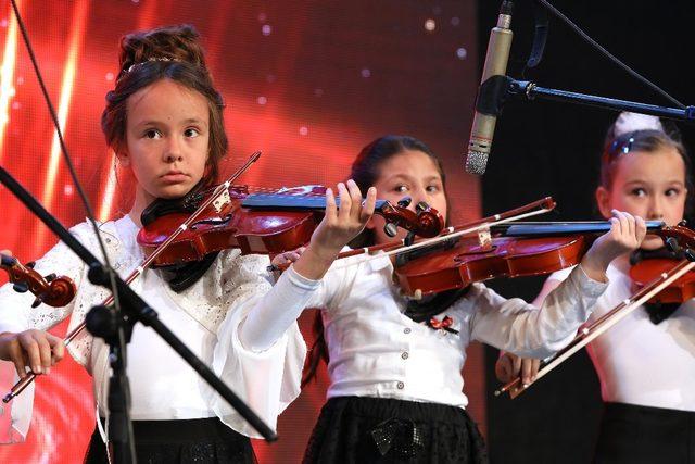 Buca’da şenlikli mezuniyet