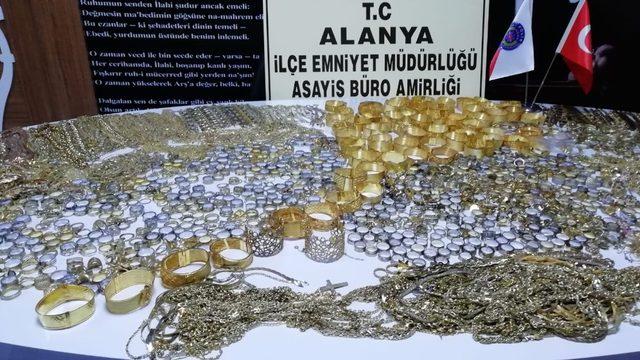 Danimarkalı çift sayesinde 20 kilo sahte altınla yakalanan şüpheli tutuklandı