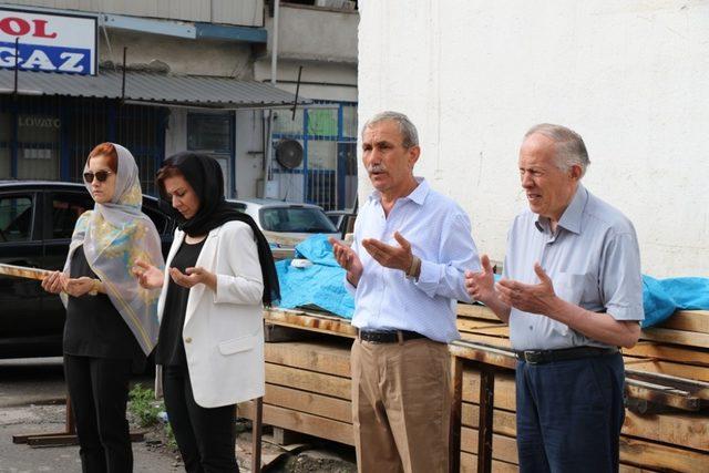 Geleneksel esnaf duası devam ediyor