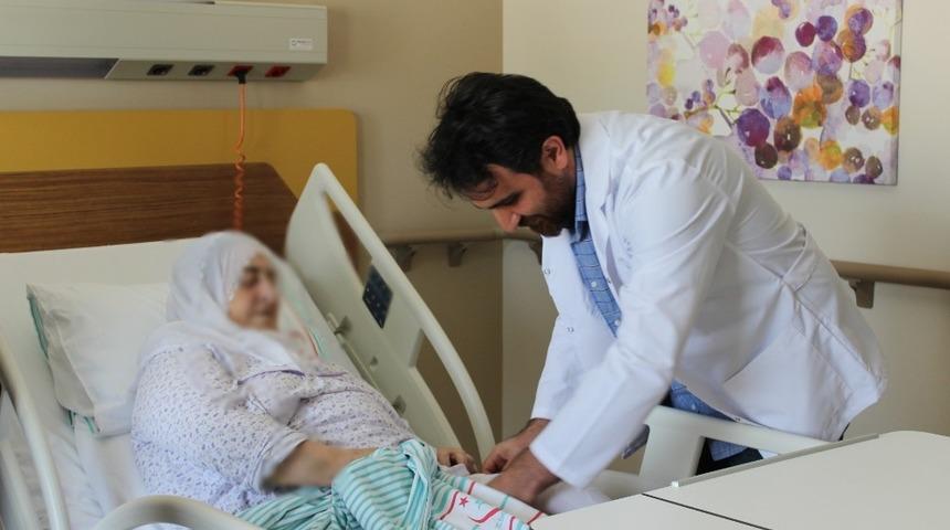 70 yaşındaki hasta, tümör protezi operasyonu ile sağlığına kavuştu
