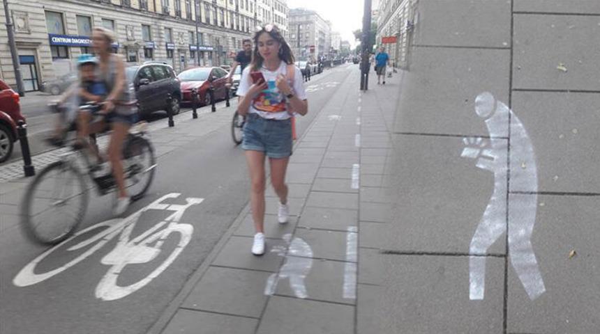 Yayalar için akıllı telefon yolu