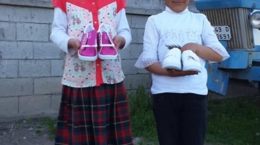 &Ccedil;ocuklar bayramlıklarla mutlu oldu