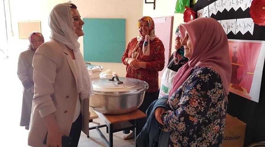 Başkan H&uuml;rriyet vatandaşlarla bir arada