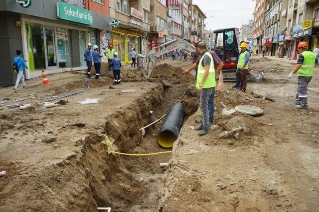 Lale Caddesi’nin içme suyu altyapısı yenileniyor