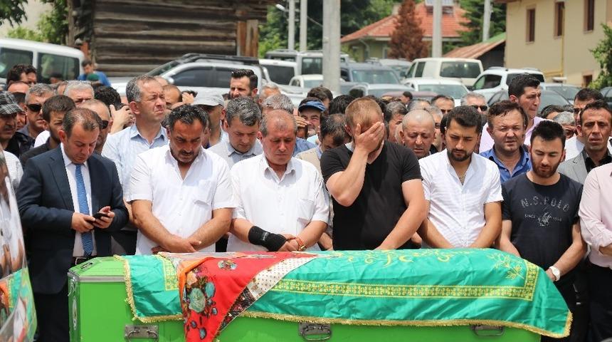 Kolları titreyince hastaneye giden genç kız 3 gün sonra hayatını kaybetti