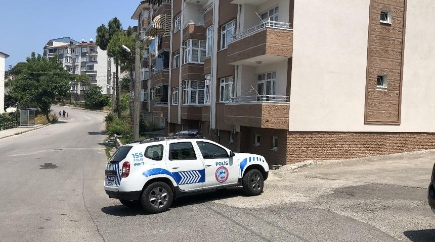 Yaşlı adam balkonda intihar girişiminde bulundu