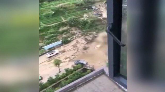 Çin’de şiddetli yağışlar, sel ve toprak kaymalarına neden oldu: 7 ölü