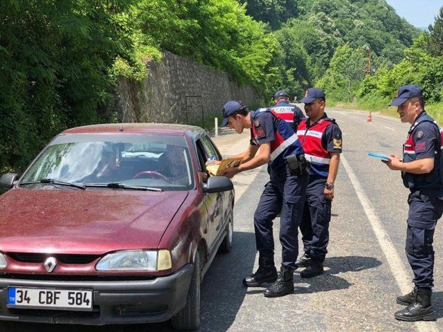 Jandarma’dan öğrencilere “Sürücü Seyahat Karnesi” dağıttı