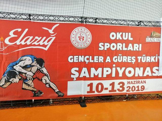 Güreş Türkiye Şampiyonası Elazığ’da başladı