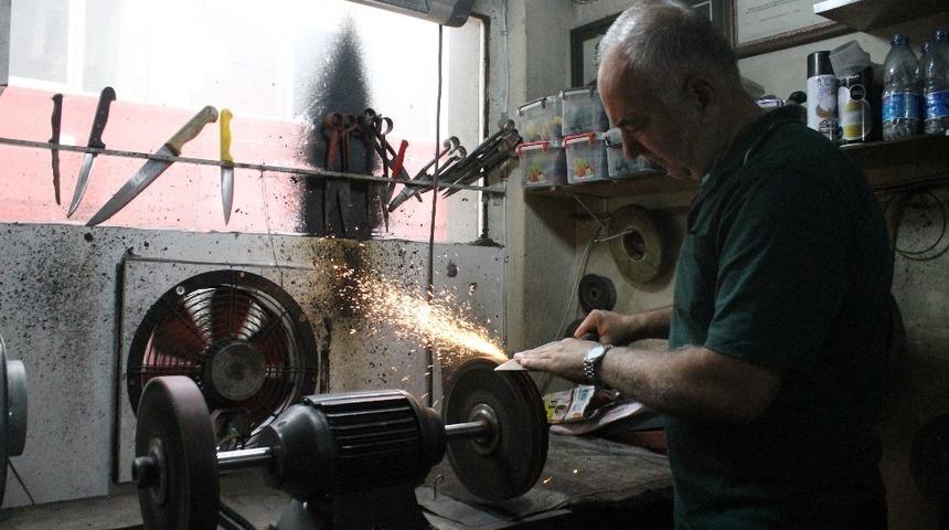 Dede mesleğini yaşatmaya devam ediyor