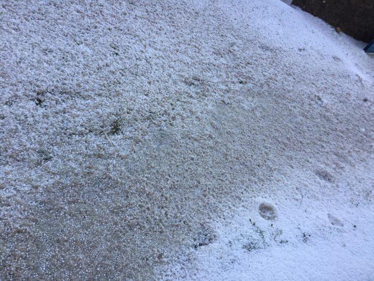 Sivas'ta dolu yağışı kış günlerini aratmadı G1