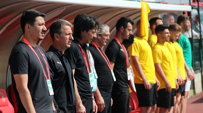 İstanbulspor Fırat Gül'ün sözleşmesini 1 yıl uzattı