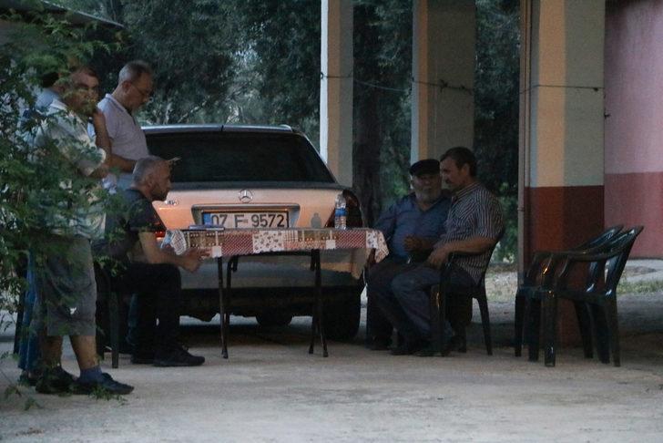 Antalya'da bir kişi, 'Ölümümden kimse sorumlu değildir' yazılı not bırakıp, kendini astı G1