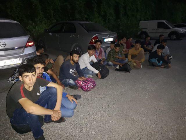 54 kaçak göçmen bir eve kilitlenmiş halde bulundu