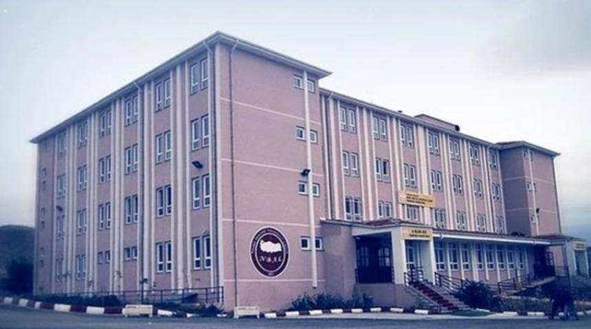 100 öğrenciye tacizde bulunduğu iddia edilen okul müdürü tutuklandı