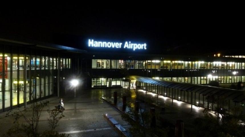 THY uçağı indi, havalimanı kapatıldı