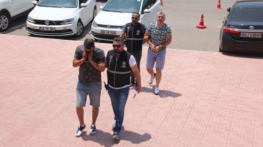 10 ilde 27 suçtan aranan firari mahkum yakalandı! Gazetecilere sorusu 'pes' dedirtti