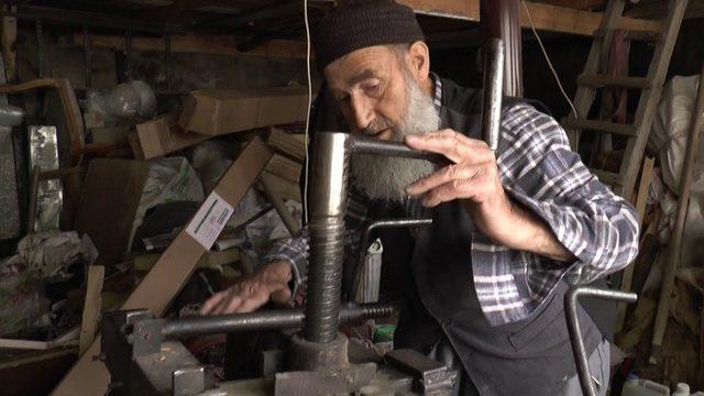 Erzurumlu Mehmet Geyik, Türkiye’de saz yastık imalatı yapan tek kişi kaldı