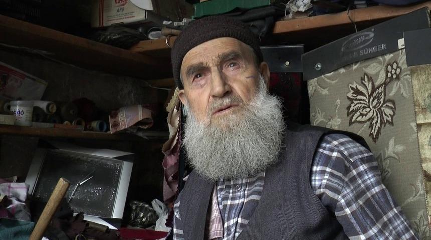 Erzurumlu Mehmet Geyik, T&uuml;rkiye&rsquo;de saz yastık imalatı yapan tek kişi kaldı