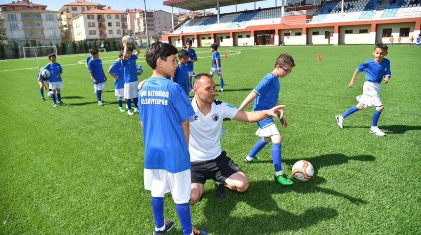 Yaz futbol okulları kayıtları başladı