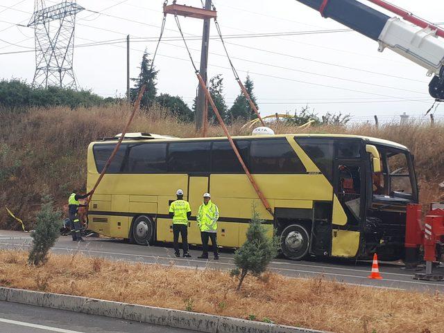 Bandırma'da tur otobüsü ile otomobil çarpıştı: 4 ölü, 35 yaralı
