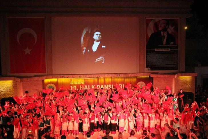 Menderes’te binlerin katılımıyla halk dansları coşkusu G4