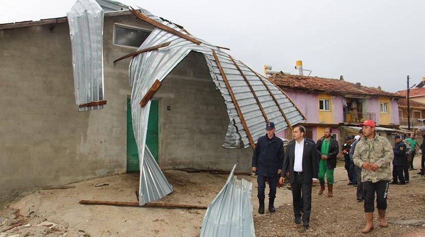 Dumlupınar&rsquo;da sel ve fırtına