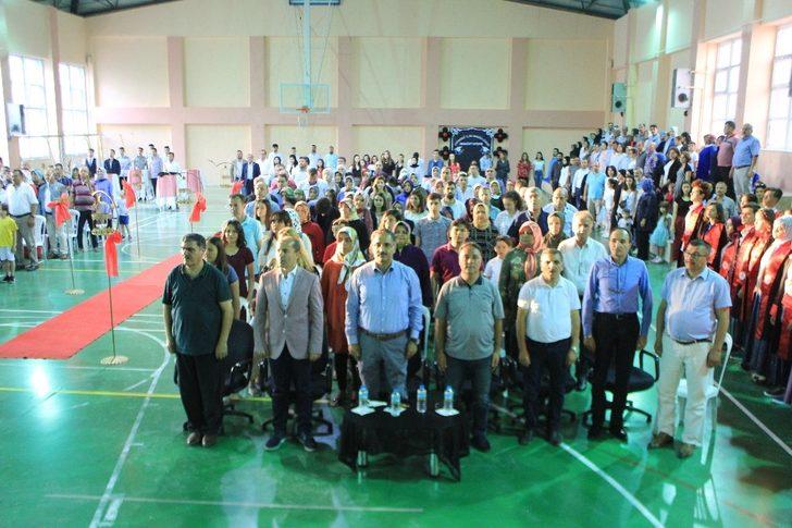 Osmaneli 75. Yıl Anadolu Lisesinde mezuniyet coşkusu G1