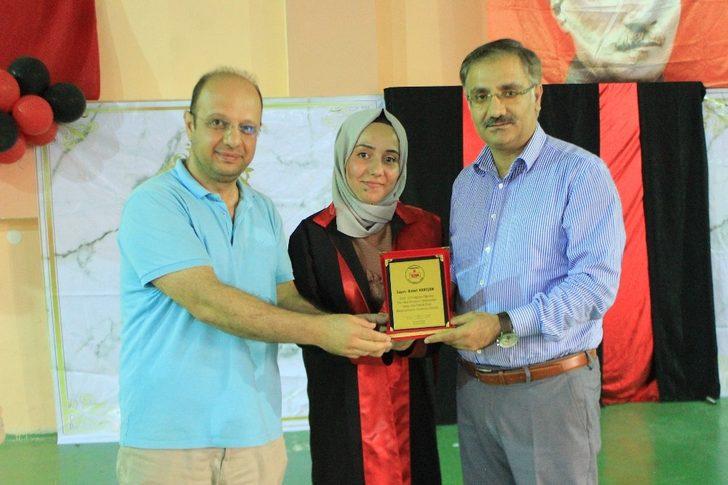 Osmaneli 75. Yıl Anadolu Lisesinde mezuniyet coşkusu G3