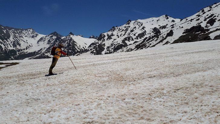 Doğa tutkunlarından karlı dağlara gezi G1