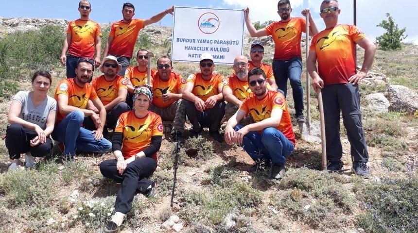 Burdur Havacılık Kul&uuml;b&uuml; &uuml;yeleri 5 bin fidan dikti