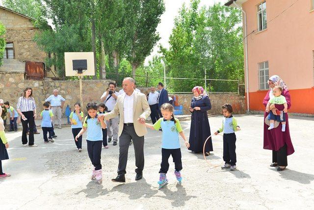 Elazığ’da “Minik Kalplerden Büyük Yüreklere” projesi