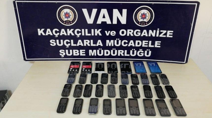 Van’da 36 kaçak cep telefonu ele geçirildi